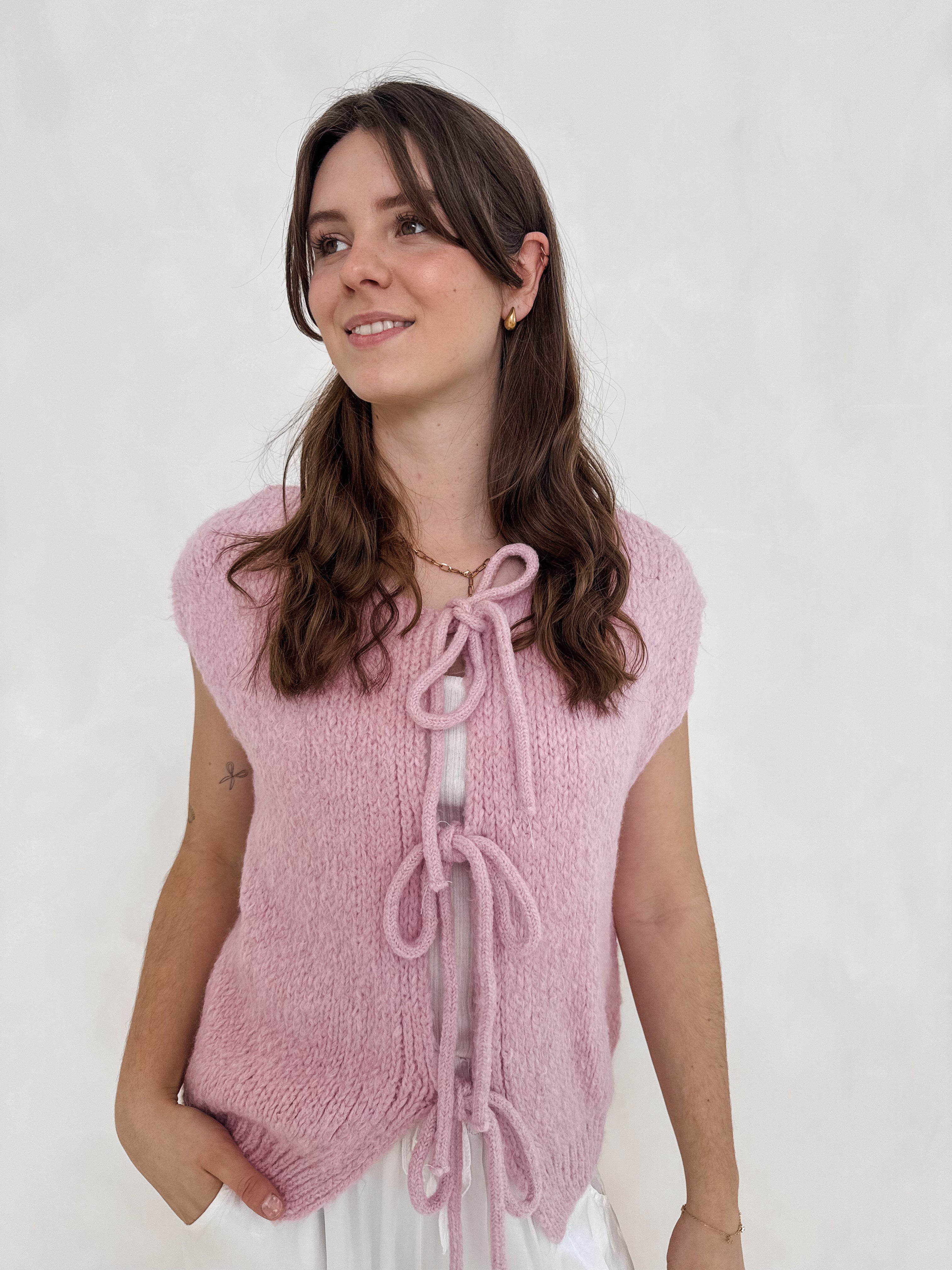 Strickweste mit Schleifen