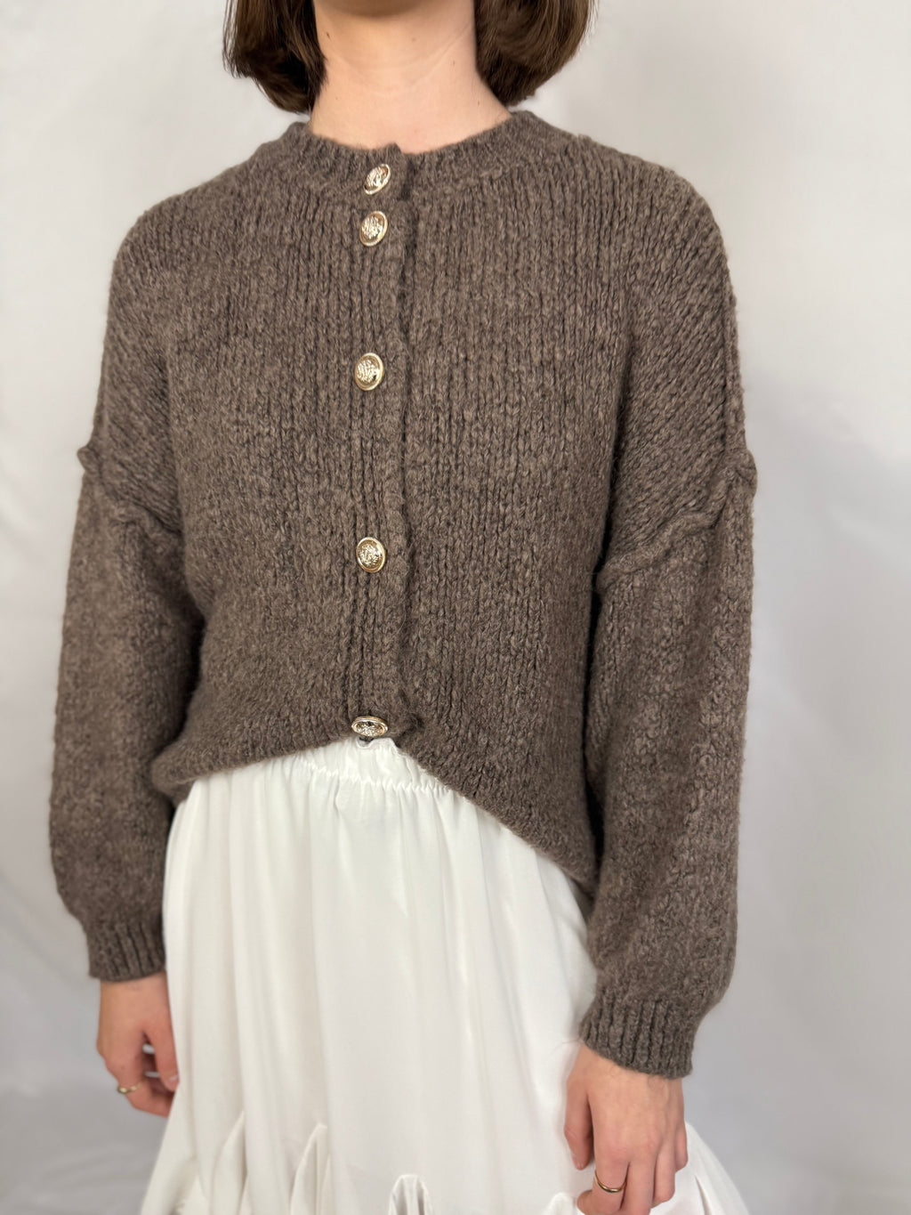 Cardigan mit goldenen Knöpfen Kurz