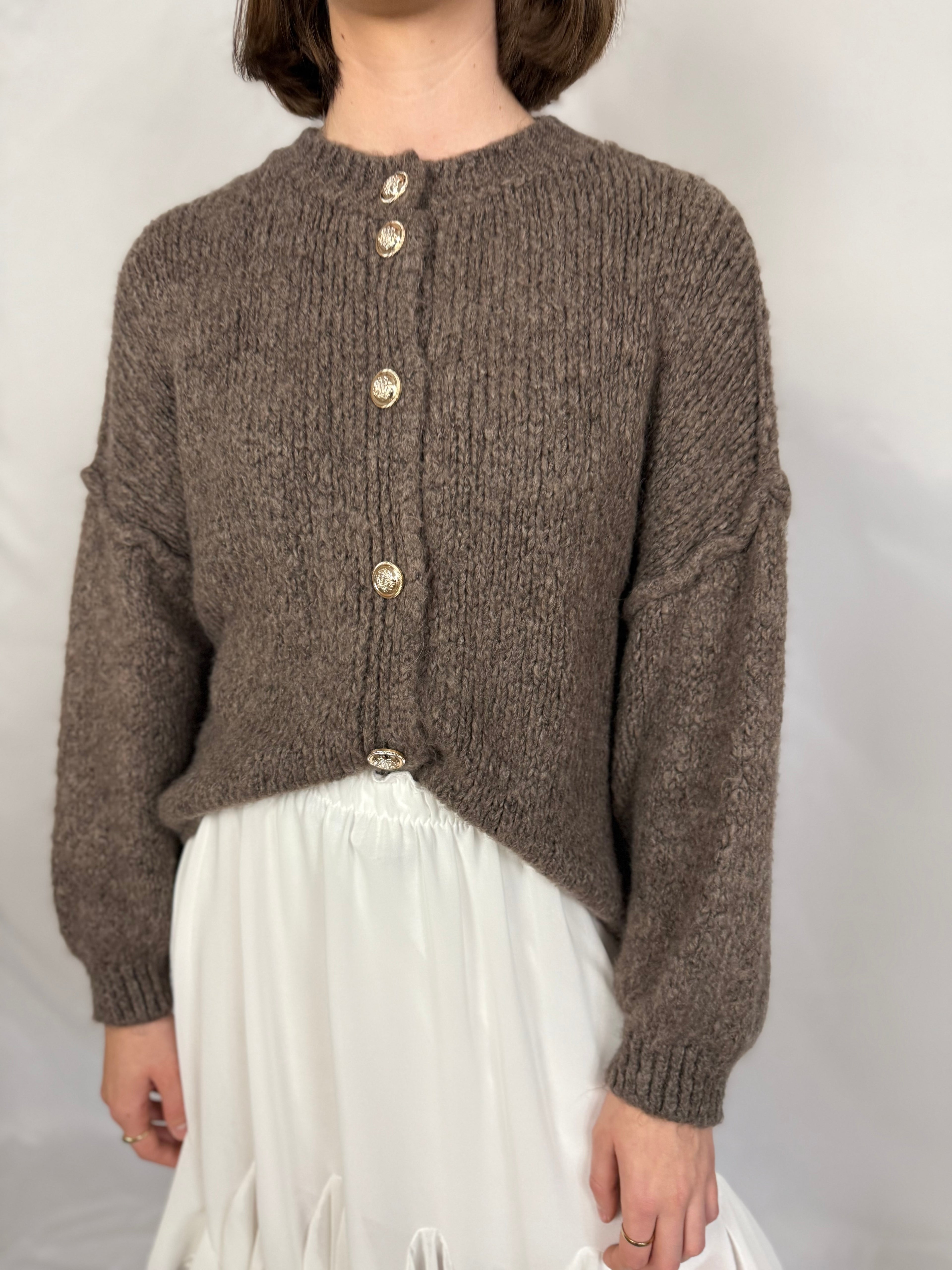 Cardigan mit goldenen Knöpfen Kurz