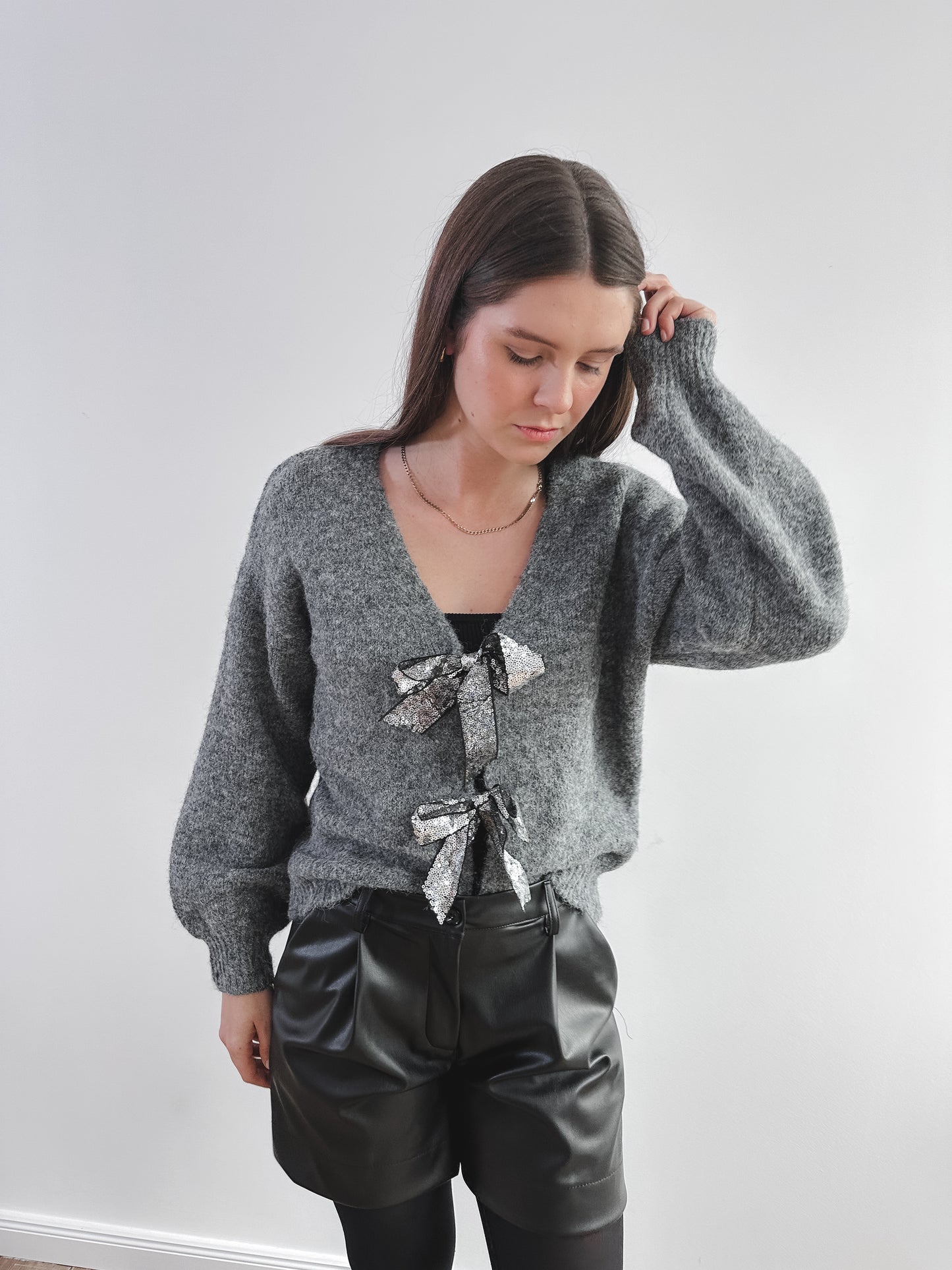 Cardigan mit glitzer Schleife