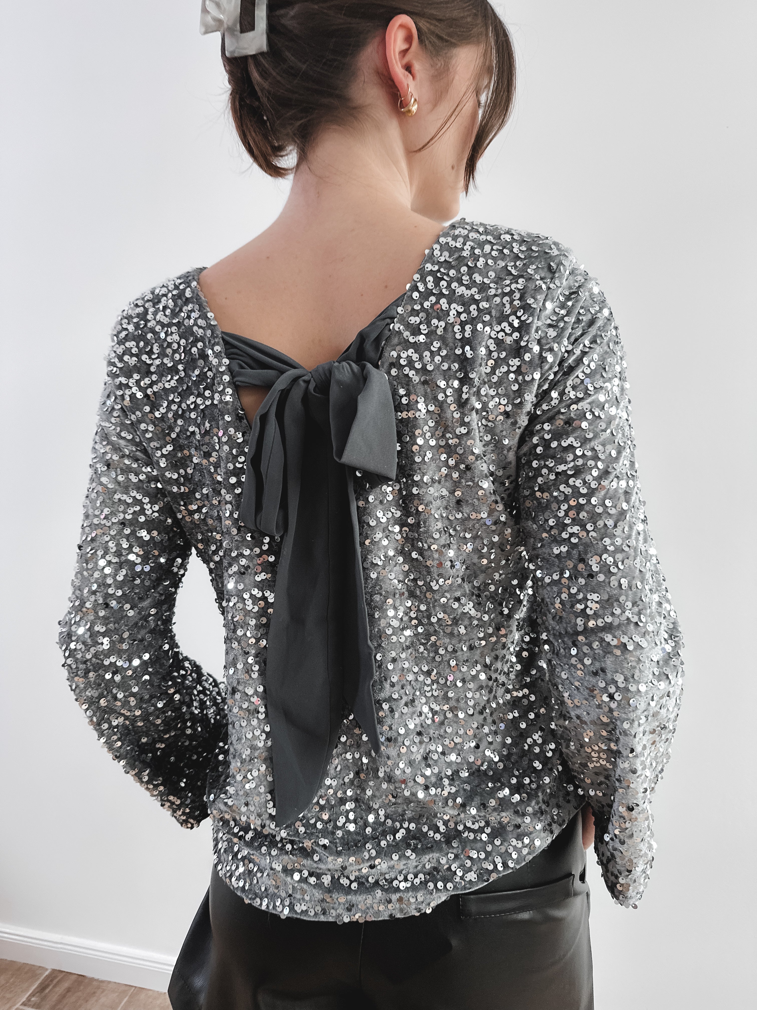 Pailletten Oberteil mit Schleifen