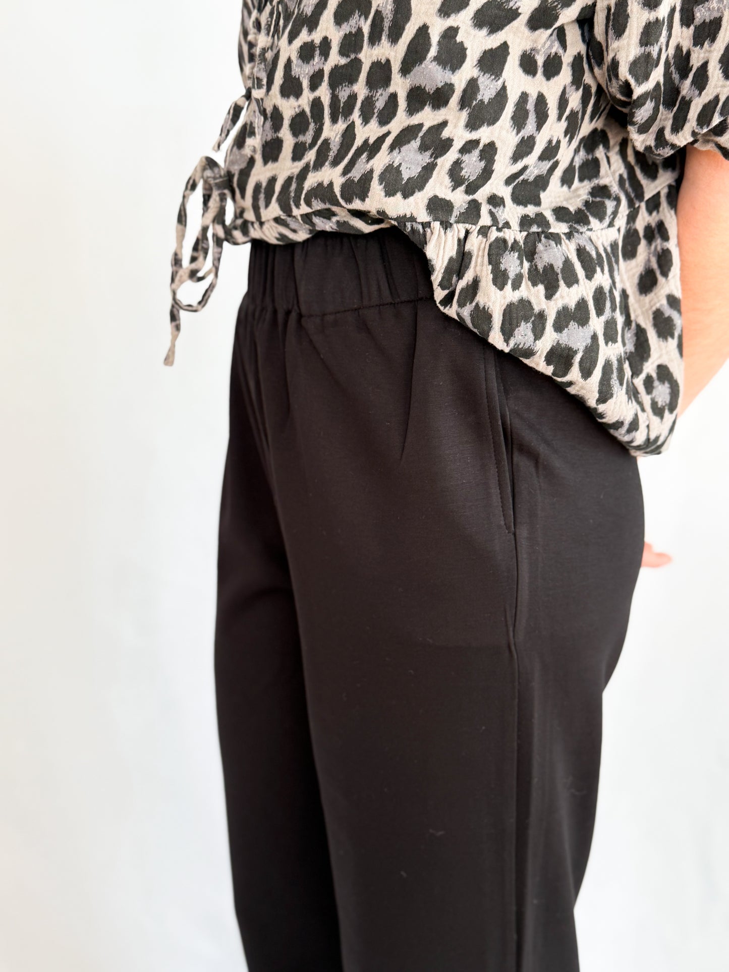 Wide-Leg Hose Cozy