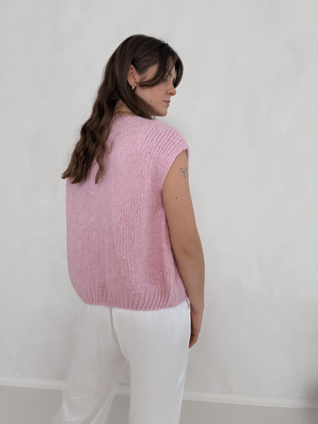 Strickweste mit Schleifen