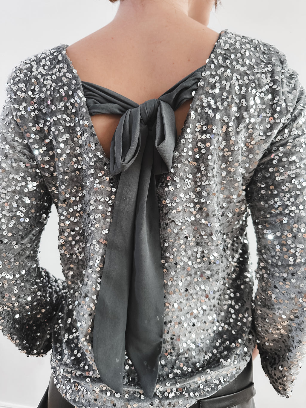 Pailletten Oberteil mit Schleifen