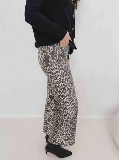 Wide Leg Leo Jeans