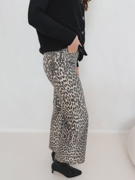 Wide Leg Leo Jeans